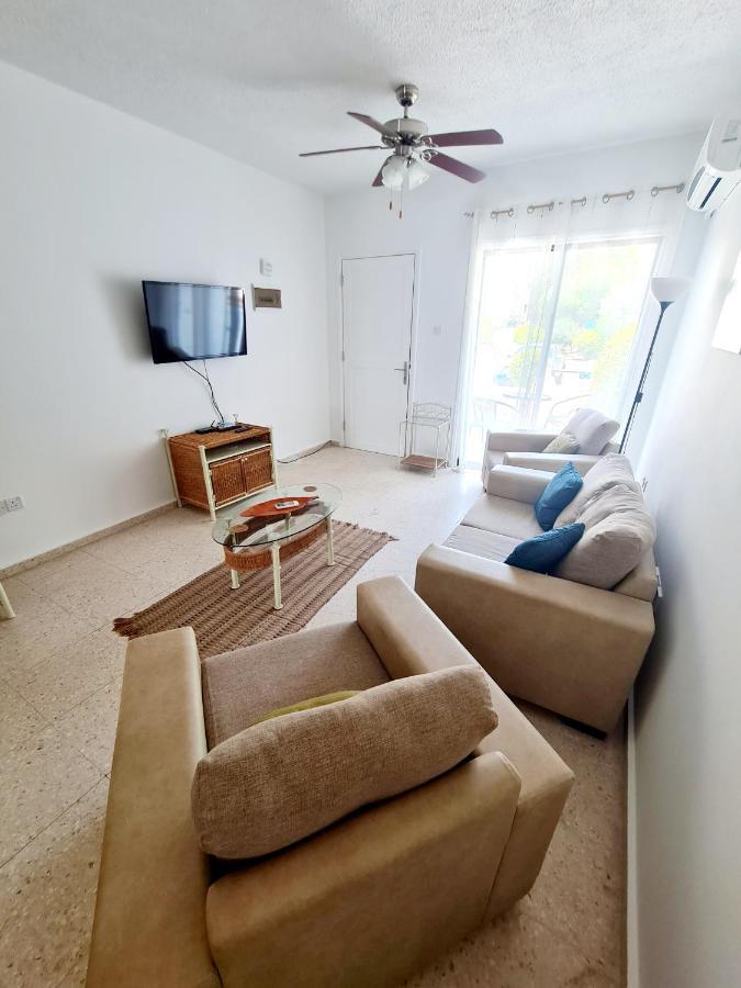 2 Bedroom Townhouse, Close To Paphos Harbour, Use Of Onsite Facilities Екстер'єр фото