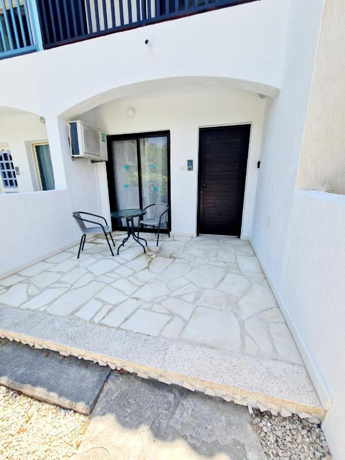 2 Bedroom Townhouse, Close To Paphos Harbour, Use Of Onsite Facilities Екстер'єр фото