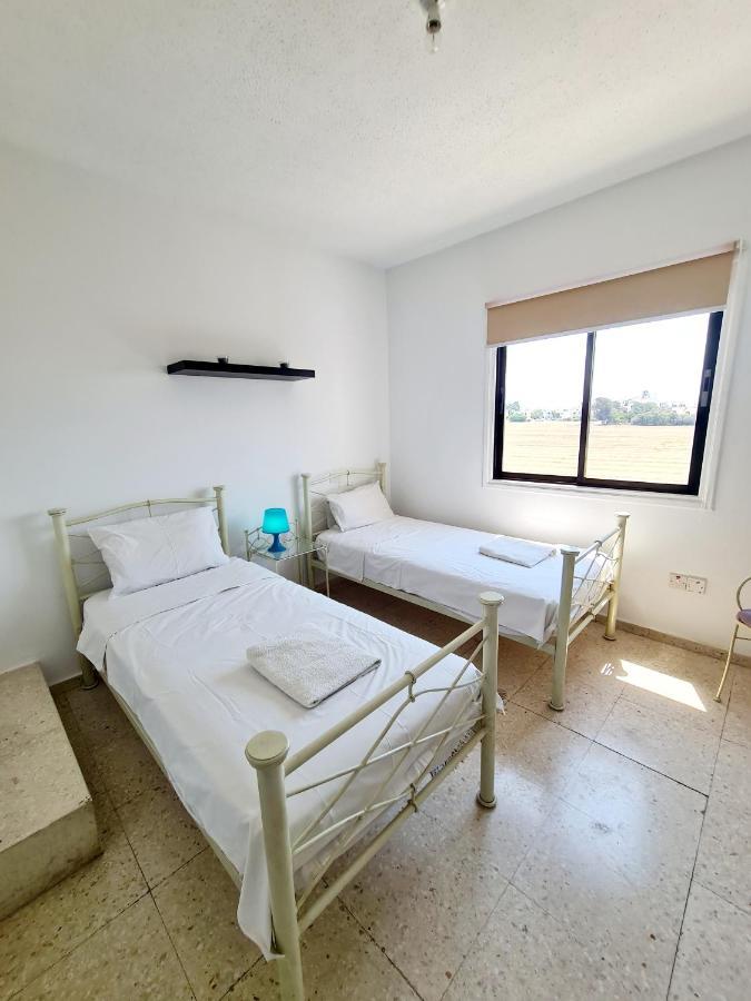 2 Bedroom Townhouse, Close To Paphos Harbour, Use Of Onsite Facilities Екстер'єр фото